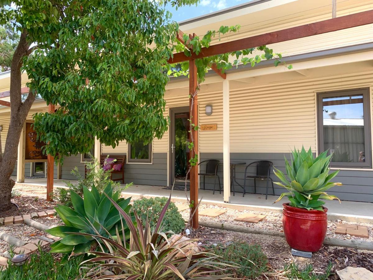 The Grape And Olive At Willunga Hotel Exterior photo